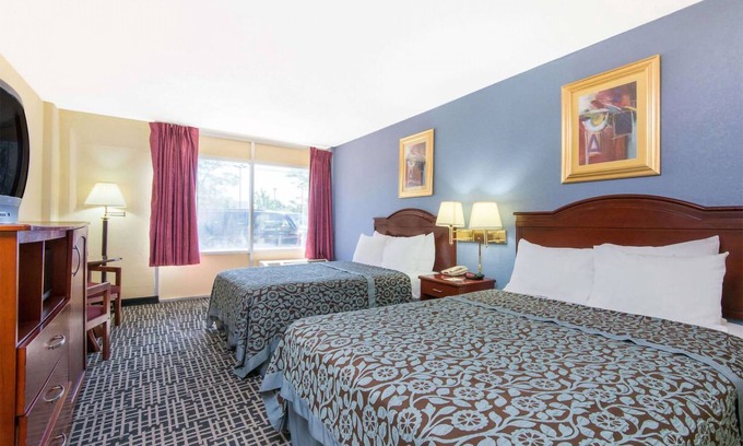Wichita Hotel | Blue Way Inn & Suites Wichita East-2 Queen Bed Non Smoking