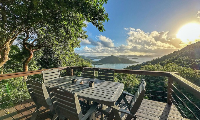 Estate Carolina Cottage | Blue Wrasse - Cute Little Cottage with Gorgeous Deck Views