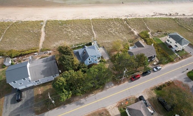 Biddeford Pool House | Bluebell Cottage Beachfront Vacation
