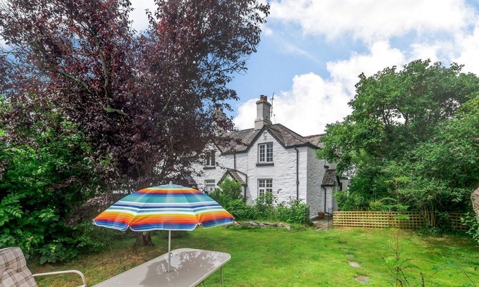 Tavistock Cottage | BLUEBELL COTTAGE, pet friendly, with open fire in Tavistock