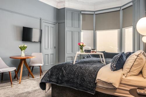 Paisley Apartment | Bluebell Studio Glasgow Airport