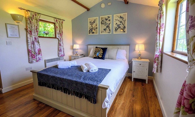 Staple Hill Apartment | Bluebells by StayStaycations