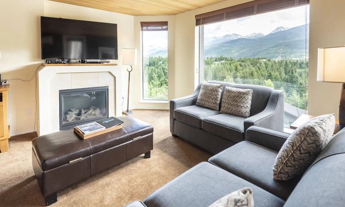 Blueberry Hill Condo | Blueberry Hill Location! Pool, hot tub, walk to village