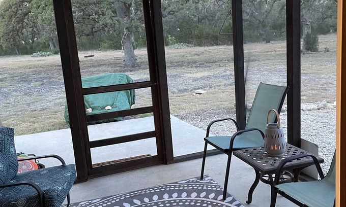 Tarpley House | BlueBird Cottage in Tarpley