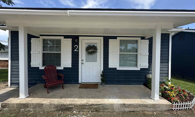 West Tawakoni Cabin | Bluebonnet Cottages by the Lake - Cabin 2