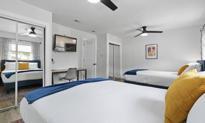 Franklin Park House | Bluebonnet Getaway - 4 bedroom