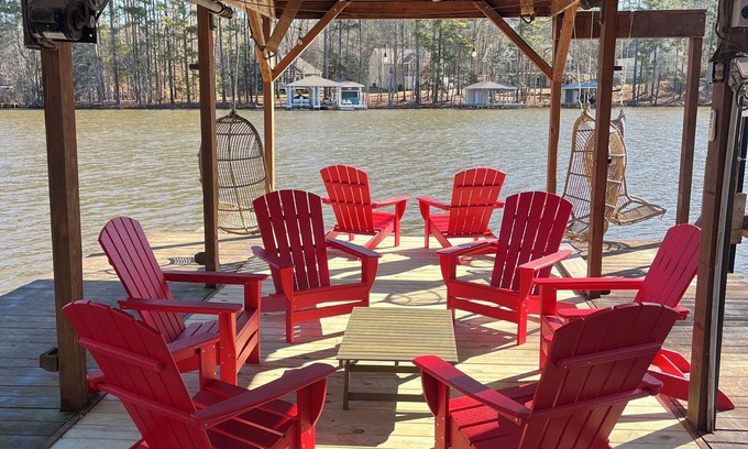 Ebony House | BlueFox: 4 BR 3.5 Bath Waterfront Escape UPDATED 2025!