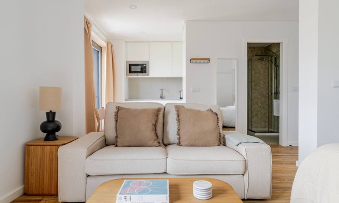 Casal da Ladeira Apartment | Blueground | Alvalade, balcony, nr Campo Pequeno