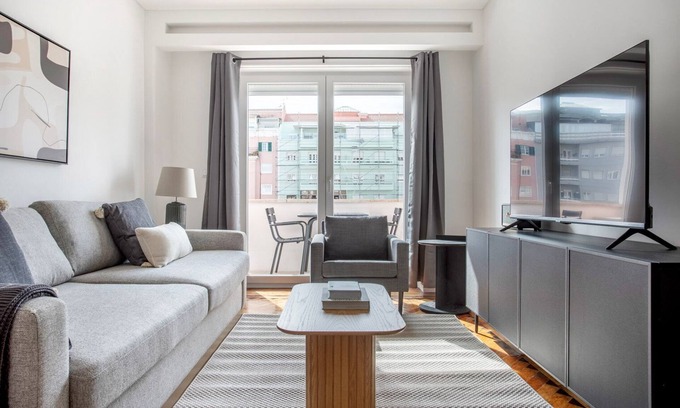 Alvalade Apartment | Blueground | Alvalade, furnished, balcony