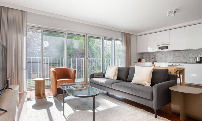 Santa Isabel Apartment | Blueground | Amoreiras, turnkey home + kitchen