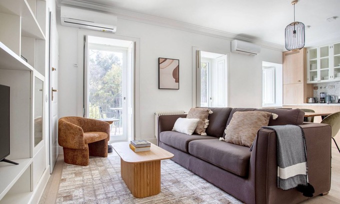 Santo Antonio Apartment | Blueground | Avenida, balcony