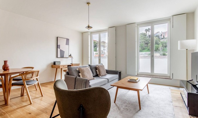 Sao Jose Apartment | Blueground | Avenida de Liberdade, pool & spa
