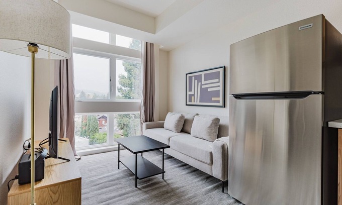 South Berkeley Apartment | Blueground | Berkeley, AC & w/d, nr UC Berkeley