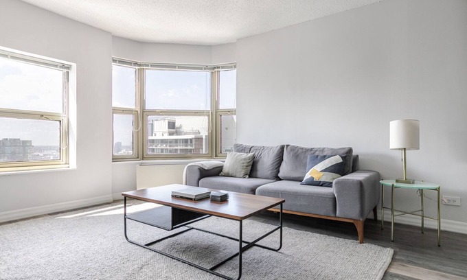 Rush and Division Apartment | Blueground | Gold Coast, AC, nr Hancock Center