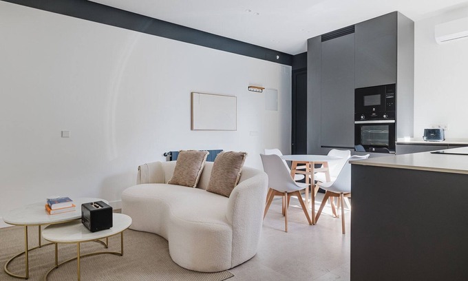 Goya Apartment | Blueground | Goya 1bd apartment