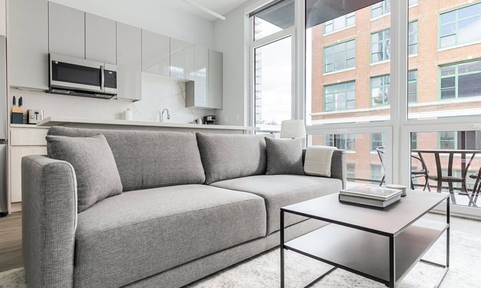 Greektown Apartment | Blueground | Greektown, bbq, gym, nr Willis Tower