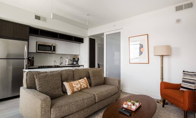 Reston Apartment | Blueground | Hunter Mill District, pool, nr Lake Anne