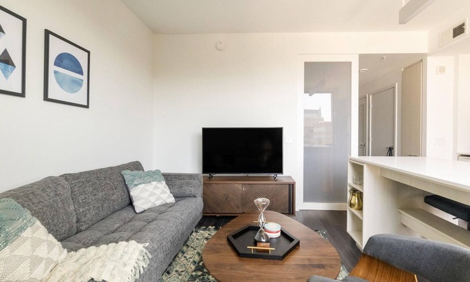 Reston Apartment | Blueground | Hunter Mill District, pool, nr Lake Anne