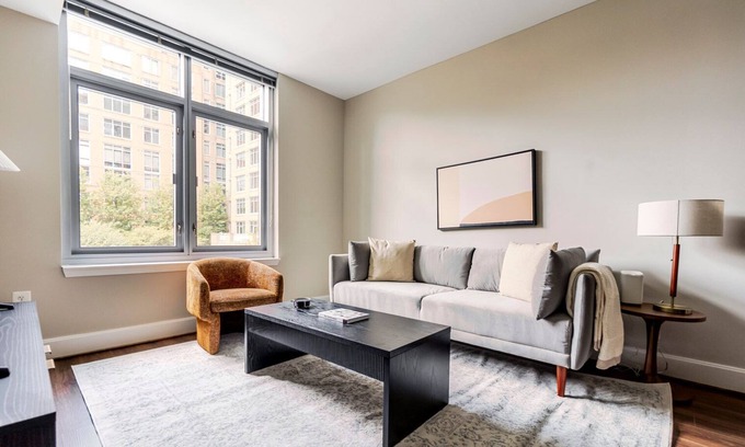 Reston Apartment | Blueground | Hunter Mill District, pool, nr Lake Anne