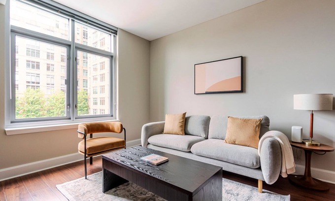 Reston Apartment | Blueground | Hunter Mill District, pool, nr Lake Anne