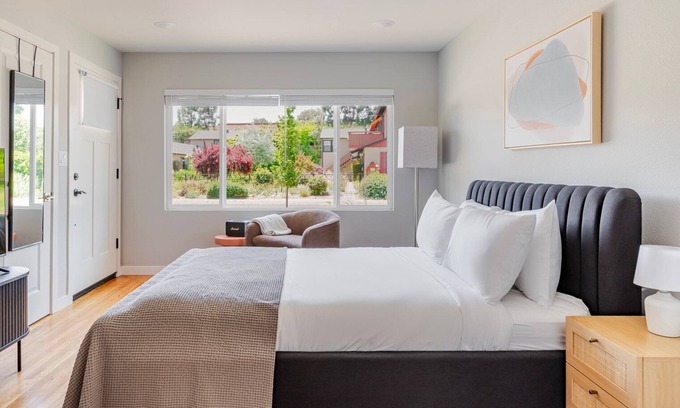 Menlo Park Apartment | Blueground | Menlo Park, view, nr Ravenswood Park