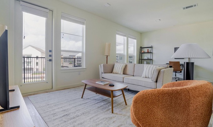 Round Rock Apartment | Blueground | Round Rock, pool, nr Chisholm Trail
