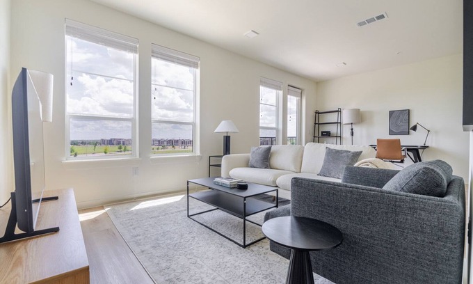 Round Rock Apartment | Blueground | Round Rock, pool, nr Old Settlers Park