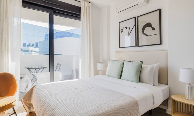 San Sebastian de los Reyes House | Blueground | San Sebastian de los Reyes, pool & gym, coworking