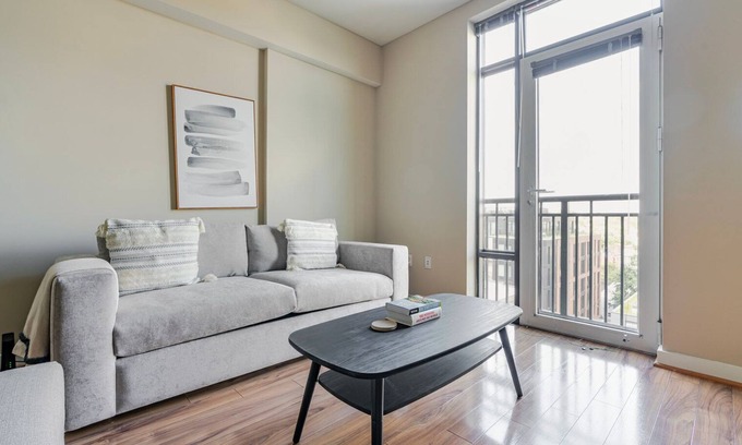 Shaw Apartment | Blueground | Shaw, private entrance, nr Howard Theatre