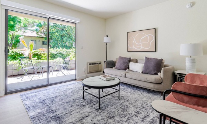 Shoreline West Apartment | Blueground | Shoreline West, pool, nr Shoreline Park