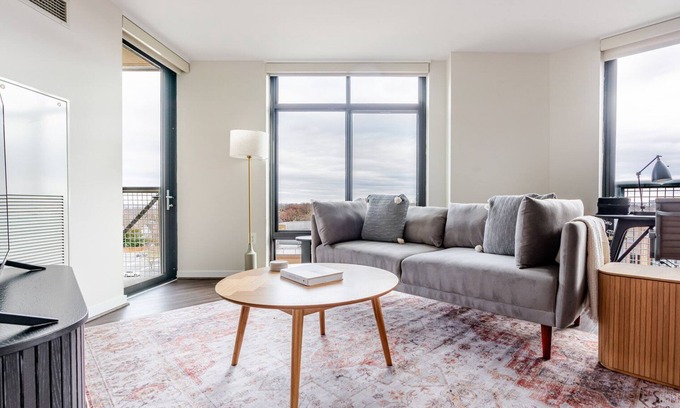 Clarendon Apartment | Blueground | Virginia Sq, pool & w/d, nr parks