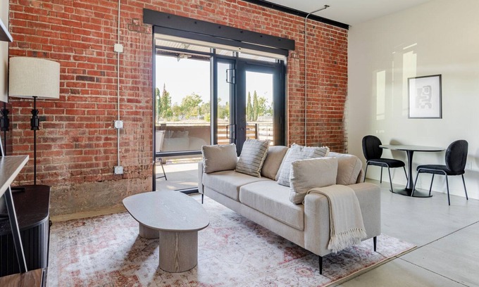 Alameda Apartment | Blueground | West Alameda, balcony, nr Alameda Beach