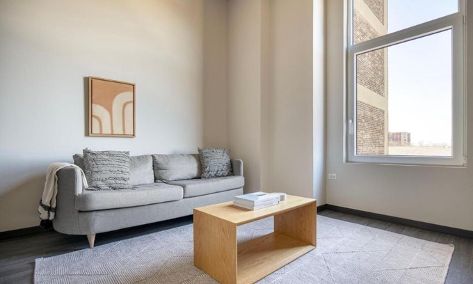 Near West Side Apartment | Blueground West Loop rooftop dog wash nr L CHI-1055