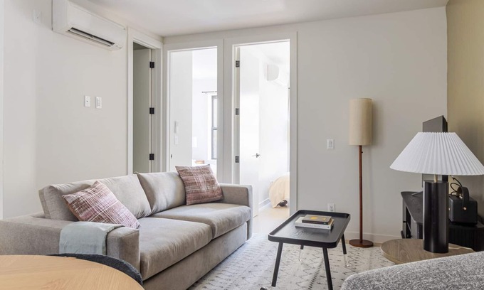 Williamsburg Apartment | Blueground | Williamsburg, washer, nr McCarren Park