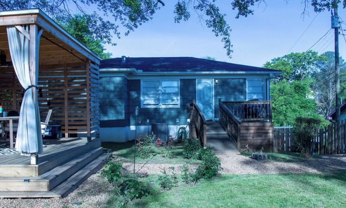 Norwood House | Blues on the Hill /Close to everything!