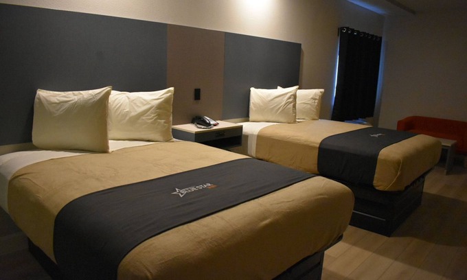 North Shore Hotel | Bluestar Inn