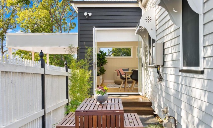 Toowoomba House | Bluestone Cottages - The Shop