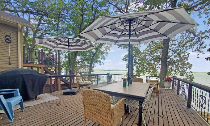 Orleans Villa | Bluewater Bungalow on Big Spirit Lake