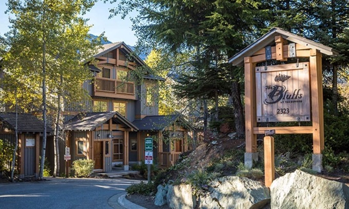 Nordic Estates Ski Chalet | BLUFFS 6 | 3 Bed 2 Bath Townhouse | Ski-In/Out | Breathtaking Views | Hot Tub
