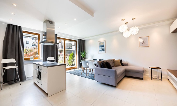 Siekierki Apartment | Bluszczańska Modern Urban Apartment