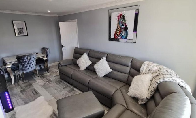 Ellon House | Bo's Boutique