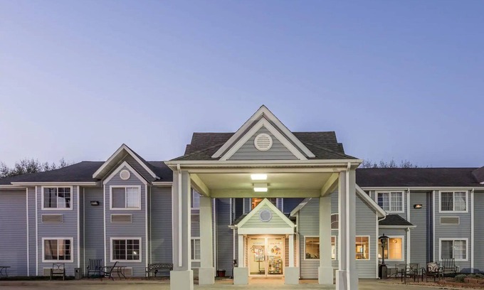 Brush Hotel | Boarders Inn & Suites by Cobblestone Hotels - Brush