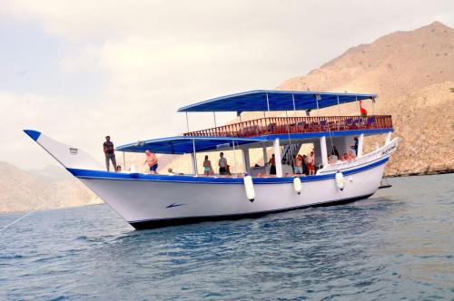 Dibba Boat Rental | Boat Camping Dibba Oman By Musandam Holidays