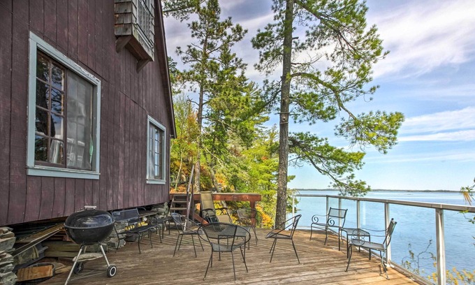 International Falls Cabin | Boat Dock & Beach: Charming Stop Island Cabin