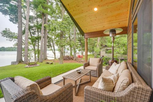 Siren House | Boat Dock, BBQ and Fireside Fun Clam Lake Cabin