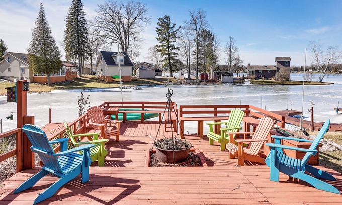Farwell House | Boat Dock & Lake Access: Farwell Home w/Balcony!