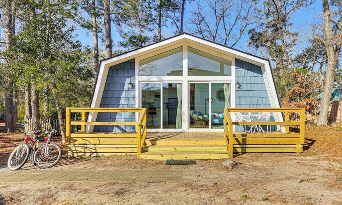 Tranquil Harbour House | Boat, Fish & Bike: Oak Island Home w/Large Yard