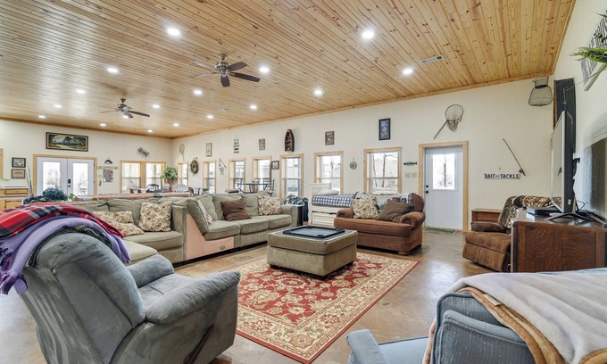 Negreet House | Boat Launch On-Site: Lakefront Toledo Bend Getaway