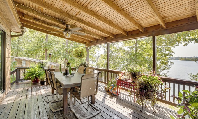 Shell Knob House | Boat Lift & Deck: Lakefront Retreat in Shell Knob