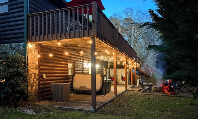 Blue Ridge Cabin | Boat Parking near lake, game room, epic retreat!